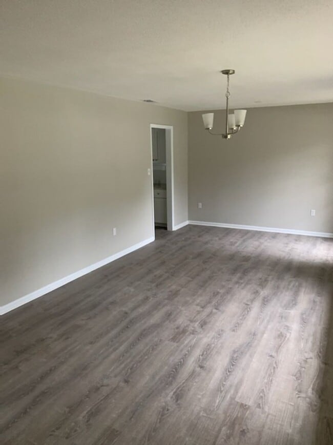 Photo - Quiet neighborhood