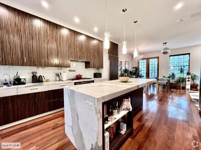 Building Photo - 3 bedroom in Brooklyn NY 11222 Unit 3 Rental