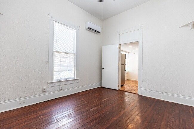 Photo - 426 W Woodlawn Ave Unit 1