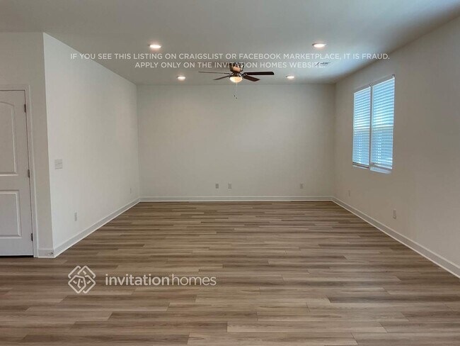 Photo - 208 E Millbrook Dr