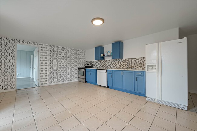 Building Photo - 2111 Rosemead Dr