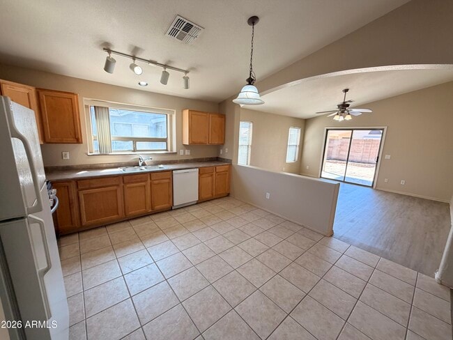 Photo - 15991 W Moreland St