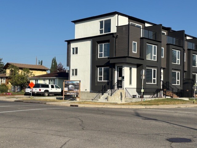 Photo - 8304 46 Av NW