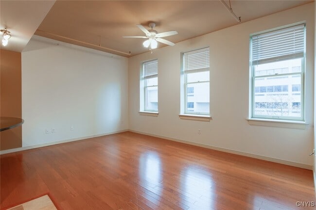 Photo - 208 W Water St