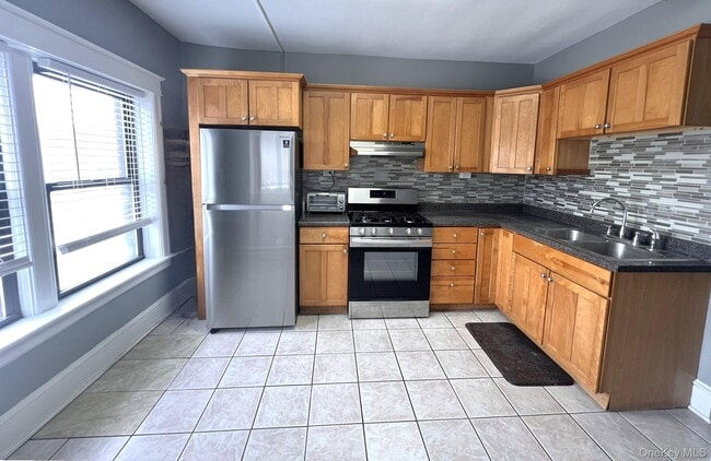 Building Photo - 2 Raymond Ave Unit 3C