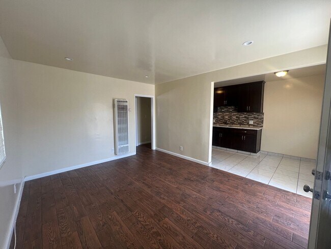 Photo - 1533 W 80th