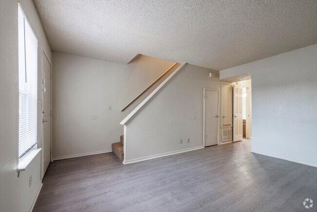 2BR, 1.5BA - 1085SF - Living Room