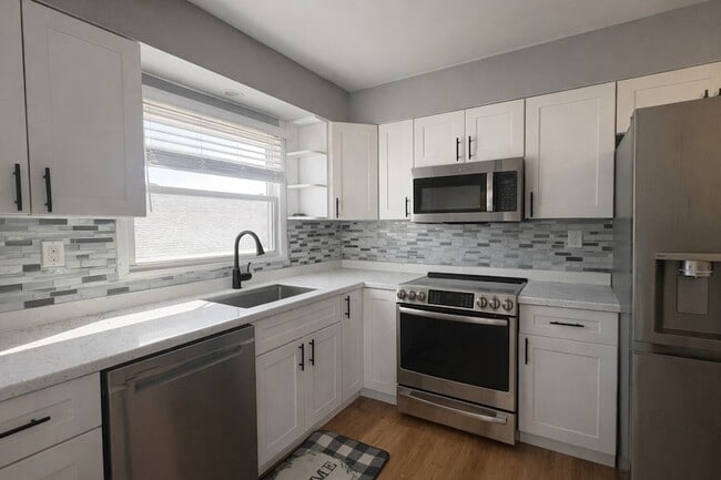 Photo - 86 Notre Dame Ave Unit 2