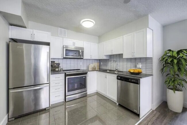 Photo - 295 Dufferin Street