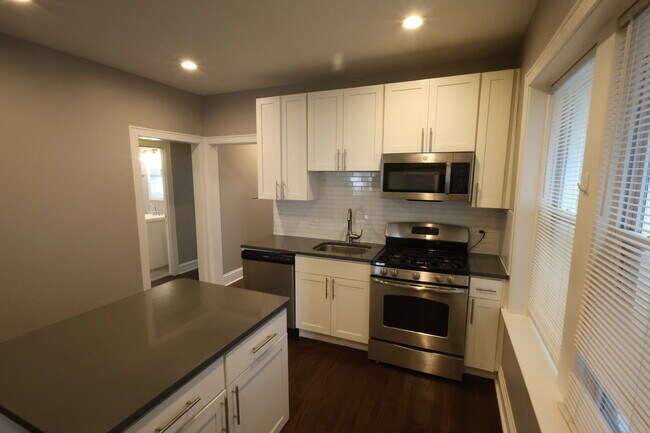 Photo - 5653 N Talman Ave Unidad 1