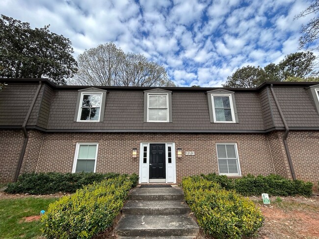 Druid Hills Hidden Gem! 2 Bed-2Bath, Hard... - Druid Hills Hidden Gem!  2 Bed-2Bath, Hard... Condo Unit 3