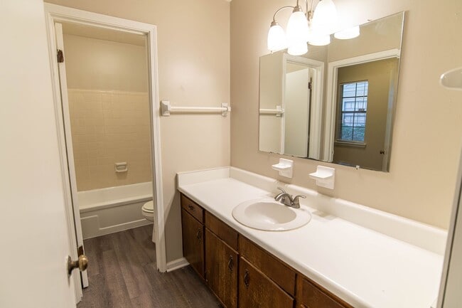 Photo - 2201 Hartsfield Rd Unit A