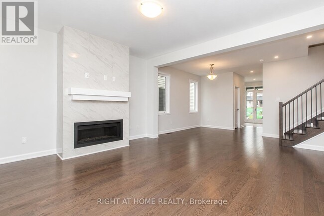 Photo - 182 Lynn Coulter St