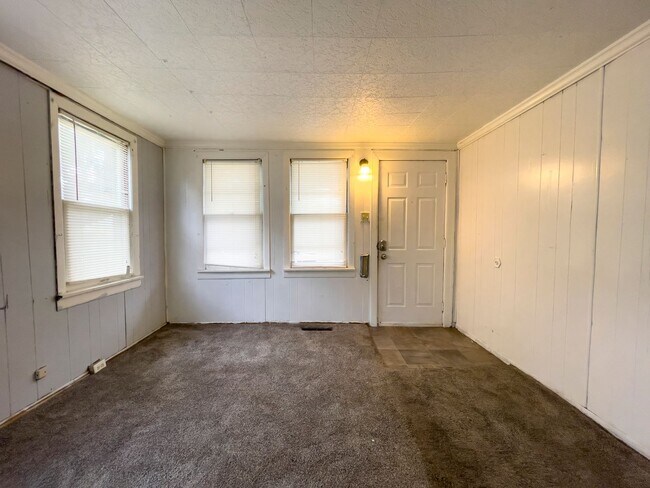 Photo - Fall into this cozy 3-Bedroom Home with a ...
