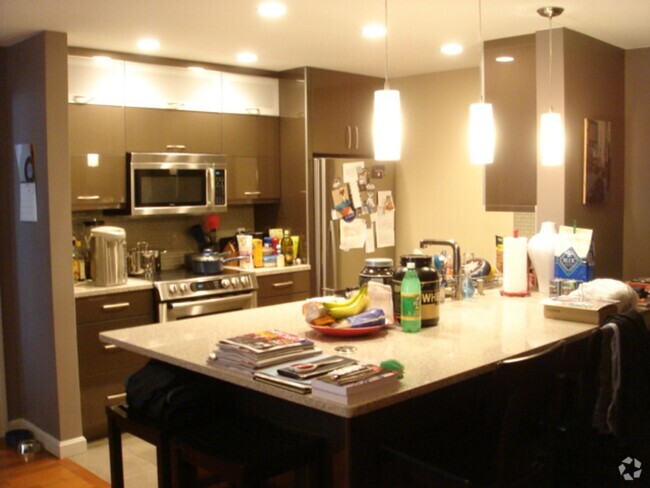 Building Photo - Perfect unit at Webster Place. Luxury Cool... Rental