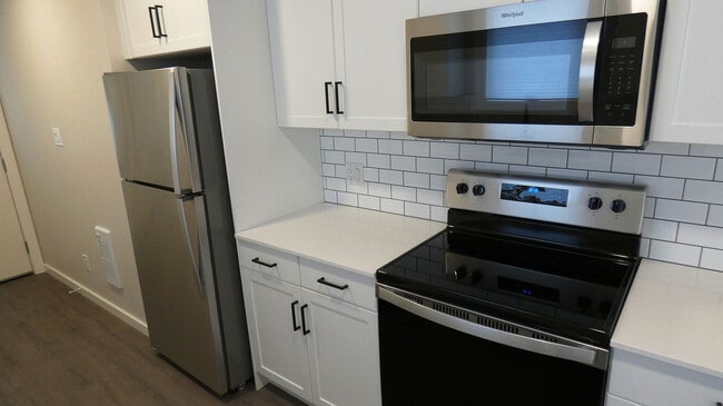 Photo - 531 Regent Ave E