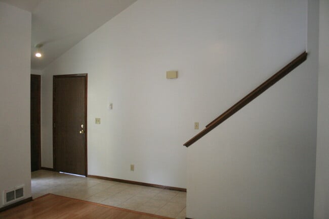 Photo - 6357 Illahee Rd NE