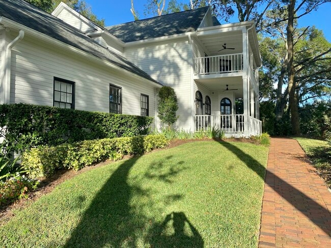 Photo - 703 Fairoaks Ln
