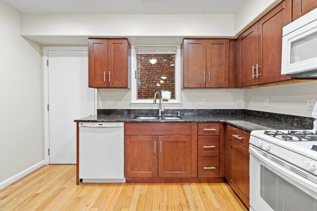 Photo - 236 W Oxford St