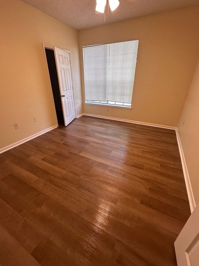 13013 Mulberry Park Dr Unidad 13013 Mulberry Park Dr