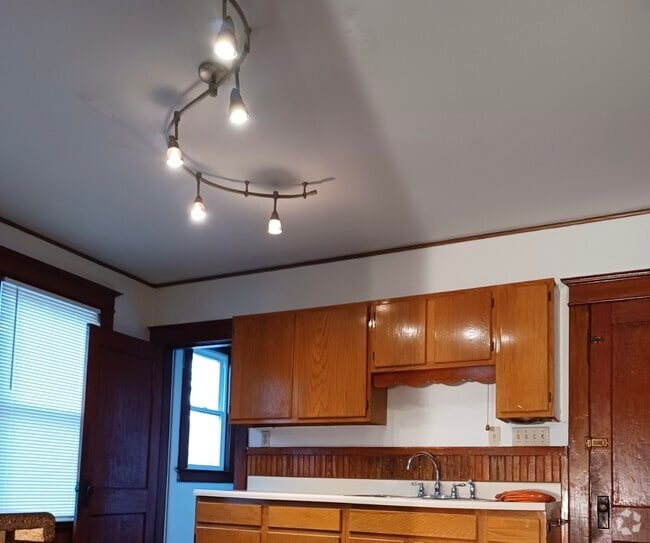 Building Photo - 2737 Atlantic Ave Unit 1 Rental
