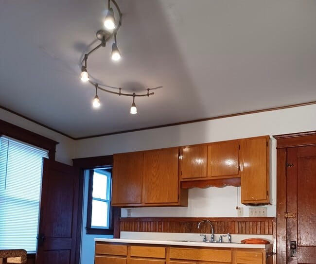 Building Photo - 2737 Atlantic Ave Unit 1 Rental