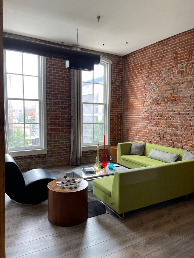 Sala de estar - 412 Delaware St Unidad 207