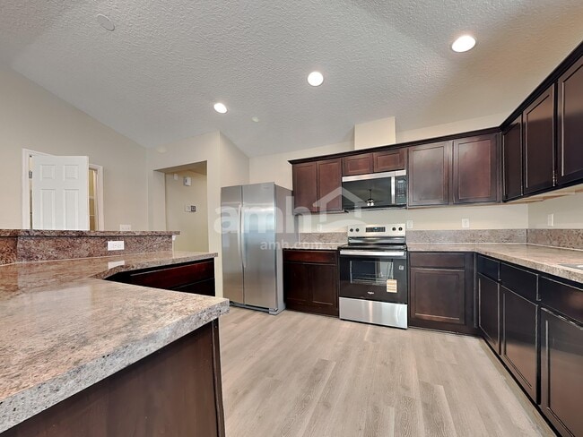 Photo - 563 Worcester Ct