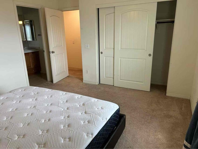 Photo - 14925 Shoreham St