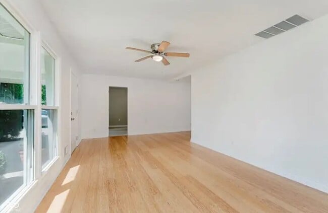 Photo - 10409 Barmore Ave