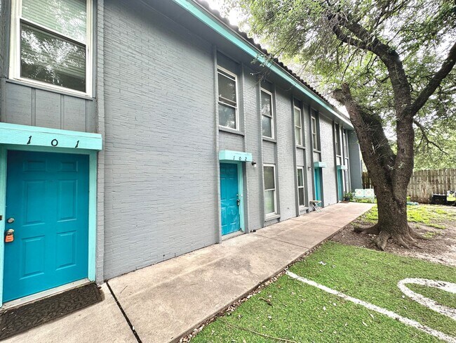 Photo - 3822 Southway Dr Unit 102