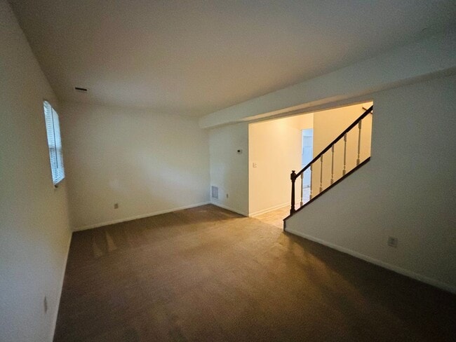 Photo - 446 Marlington St