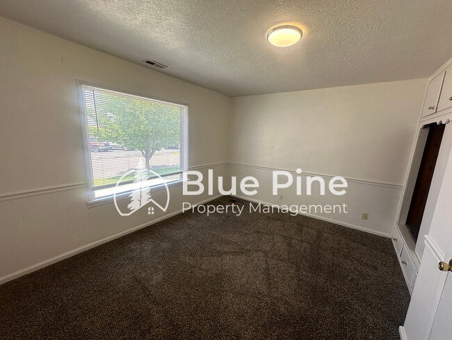 Photo - 439 E Wyeth St
