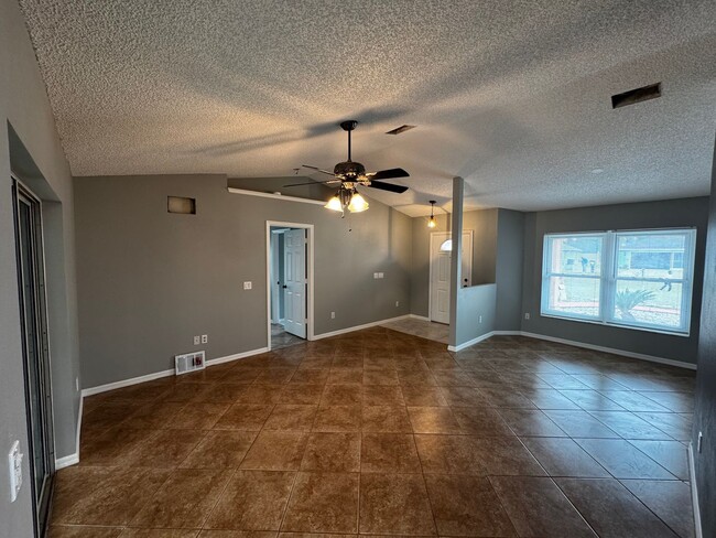 Photo - Beautifully Maintained 3BR/2BA Home with Fenced Yard & Sunroom in Ocala