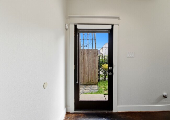 Photo - 1512 Crockett St