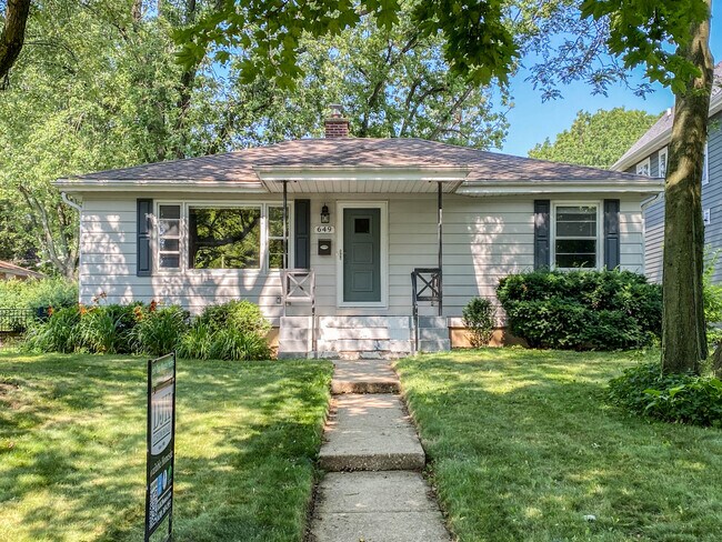 Photo - 649 S Main St