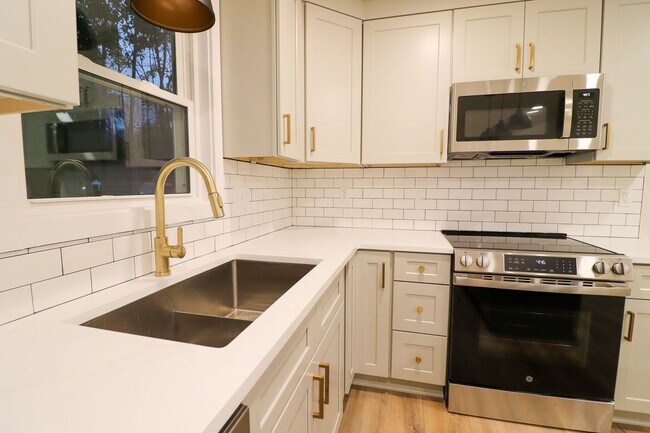 Photo - 201 Elmwood Cir