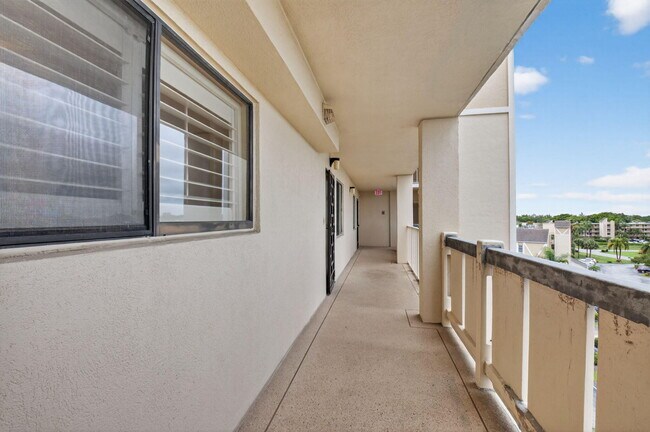 Photo - 6866 Huntington Ln Unit 607