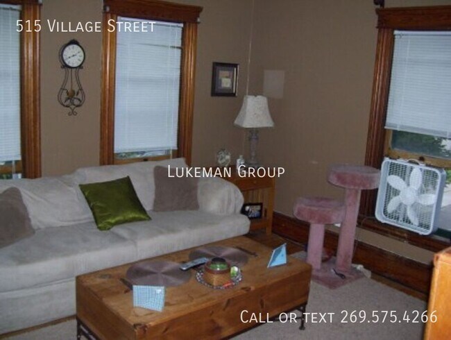 Photo - 515 Village St
