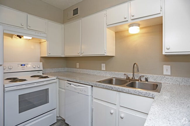 1BR,1BA - A2 - 670SF - KITCHEN - Bel Air on 16th