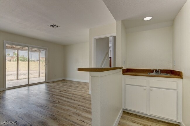 Building Photo - 1678 E Hacienda Ave