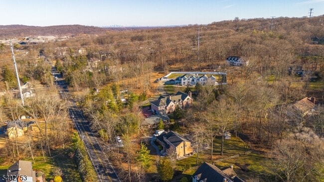 Photo - 850 Valley Rd