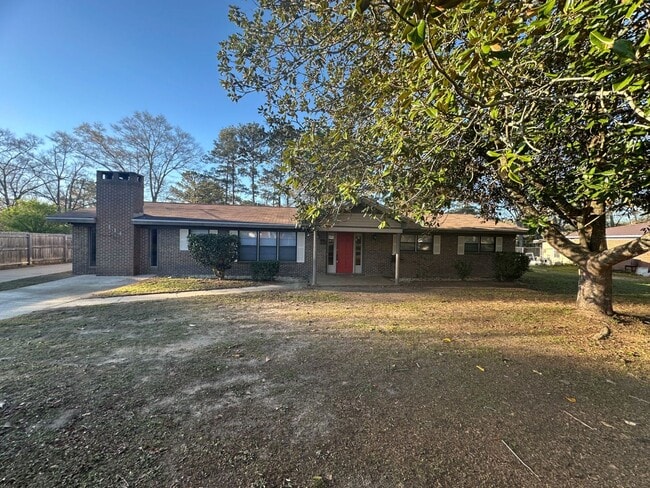 Building Photo - Pinehurst Subdivision  POOL!!!! Rental
