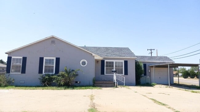Building Photo - 1225 W Garza St