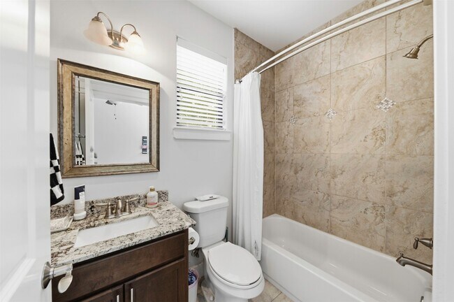 Photo - 214 W 28th St