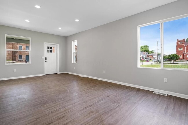 Photo - 534 Oakwood Ave