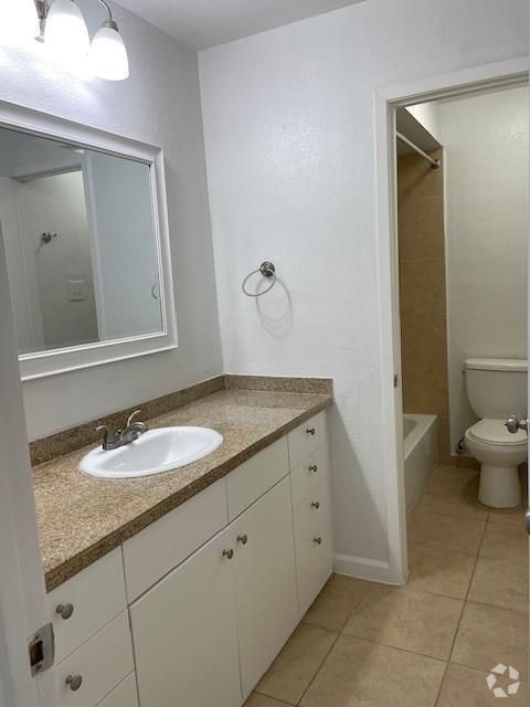 Building Photo - 12626 Ashford Meadow Dr Unit B Rental