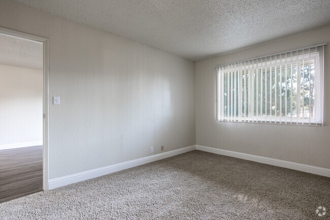 1BR, 1BA - 575SF