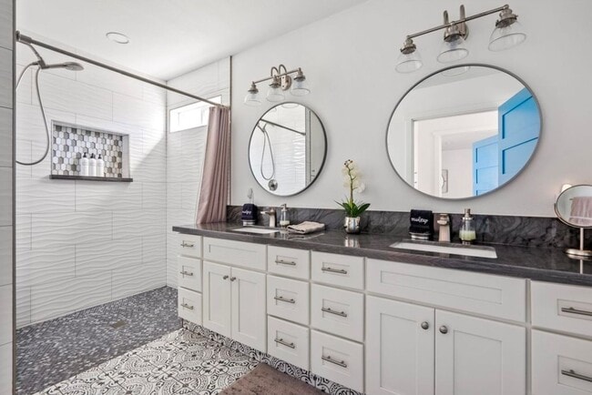 Photo - 2 bedroom 1 bath Unit 2130 Vine St  A