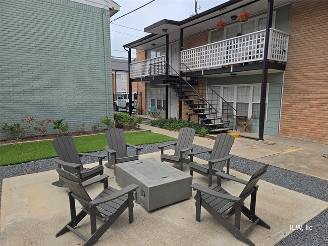 Building Photo - 815 Harvard St Unit 44